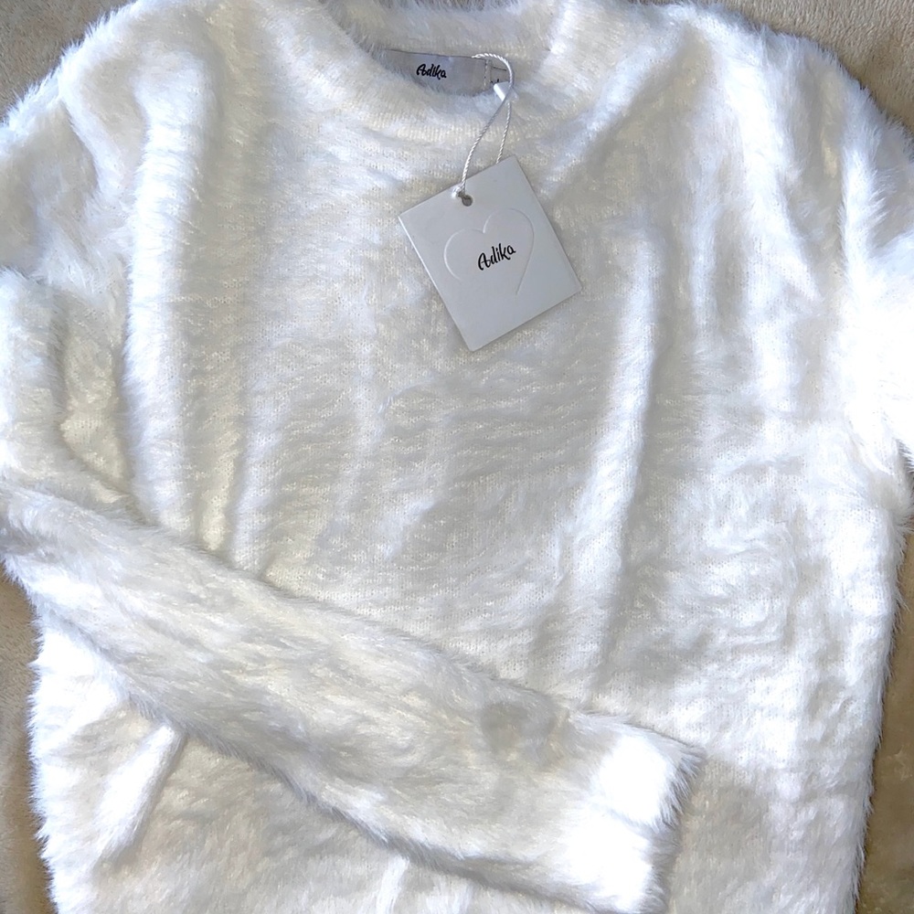 ADIKA soft white long sleeve 🤍🦢